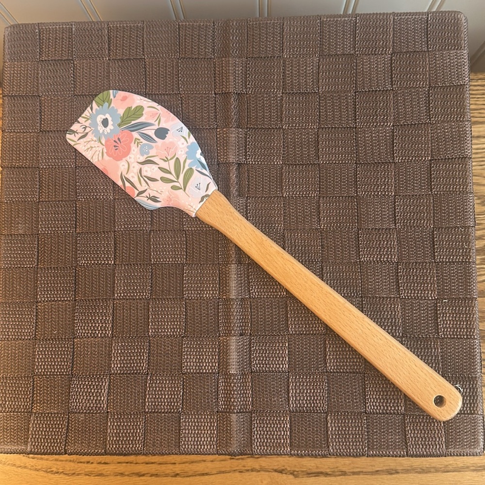 Baking Essentials Gift Set- Feminine Kitchen - Picture 4 of 6